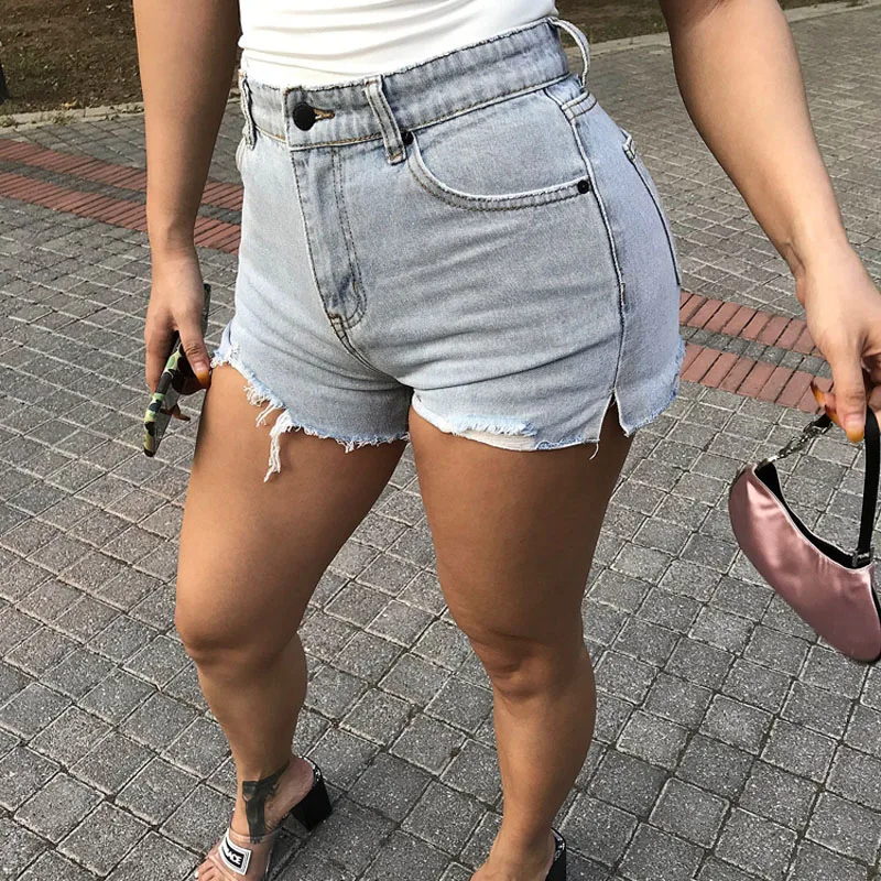 Джинсовые шорты с потертостями боковыми прорезями | Женская одежда