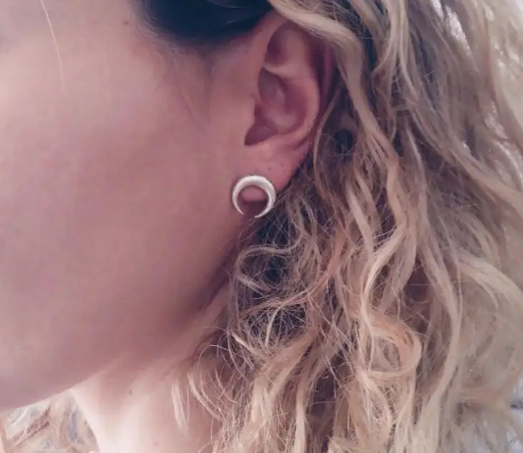 Серьги-гвоздики женские акриловые в виде Луны e058 | Украшения и аксессуары