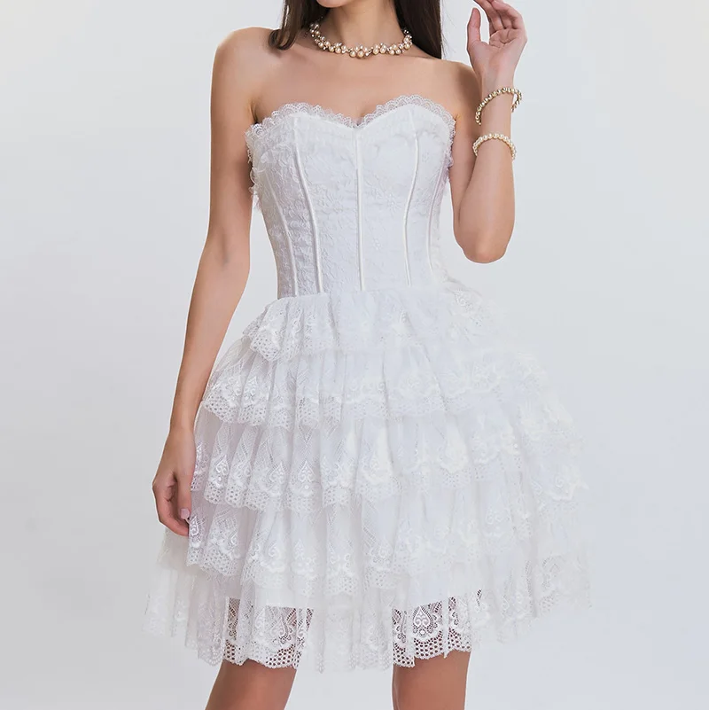 Женское платье-корсет белая сатиновая с цветочным кружевом рюшами в