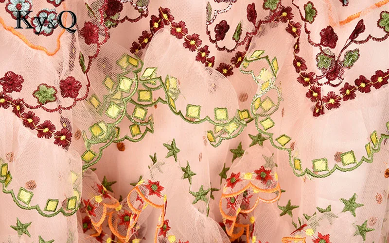 Роскошное пляжное платье с цветочной вышивкой в полоску на тонких бретельках для