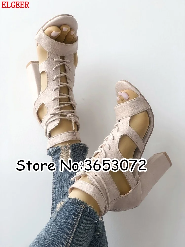 Замшевые сандалии с вырезами и завязками на массивном каблуке привлекательные