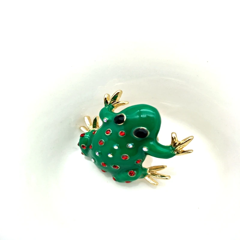 2017 unique lovely golden frog shape carved with shining rhinestone brooch female gift collar pin | Украшения и аксессуары