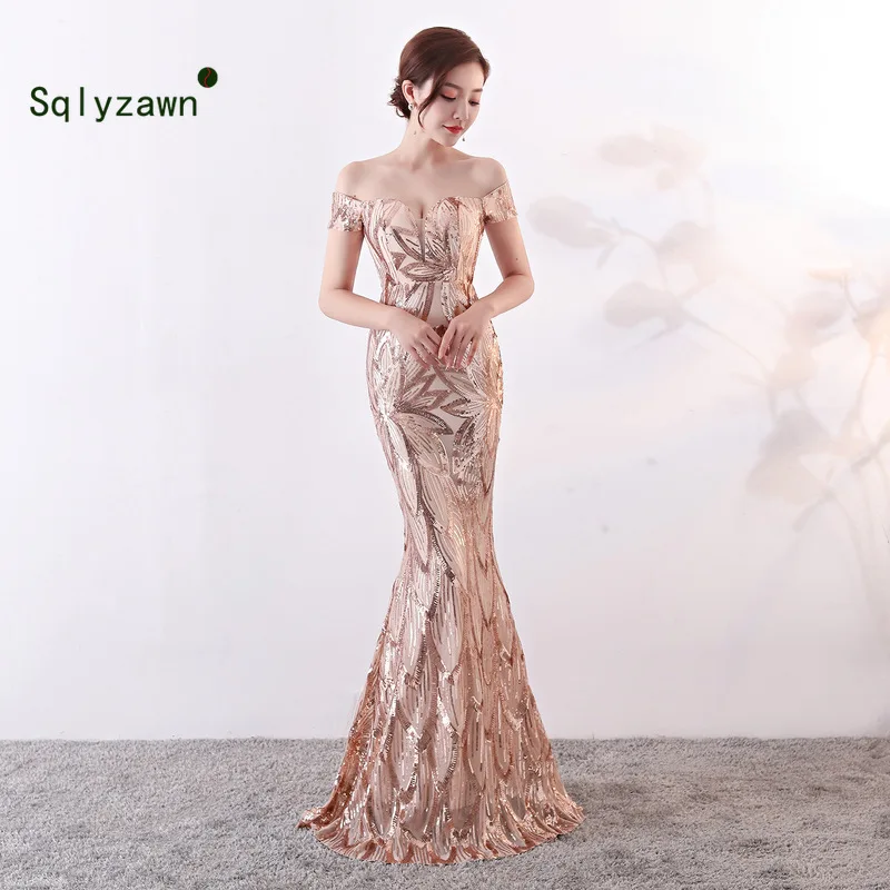 Летние вечерние платья расшитые блестками с открытыми плечами блестящее