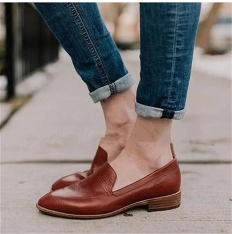 Новинка Весенняя женская повседневная обувь с острым носком на низком каблуке