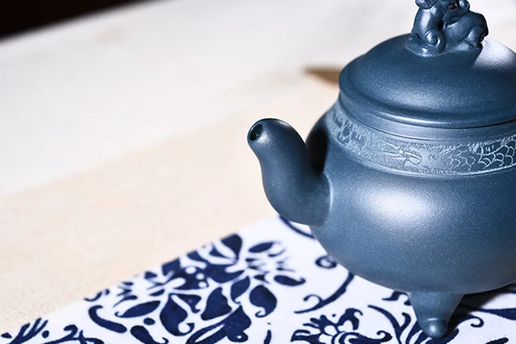 Фиолетовая глина yixing pot Подлинная ручная работа Известный Ван Fangyuan mine azure mud штатив Дракон верхний горшок кунгфу Чайный горшок чайный сервиз