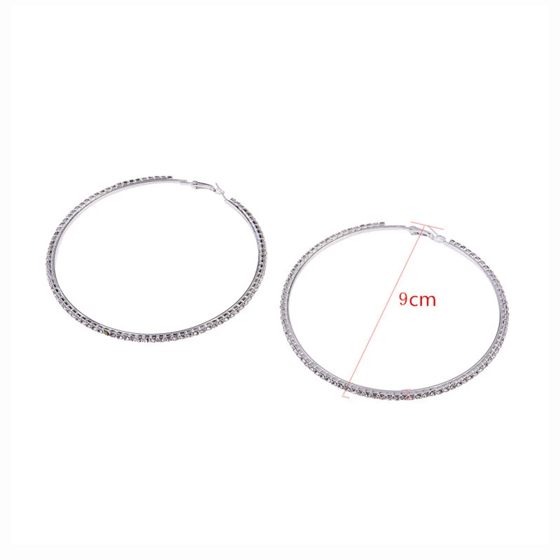 Большие серьги кольца модные солнцезащитные очки в стиле ретро классический