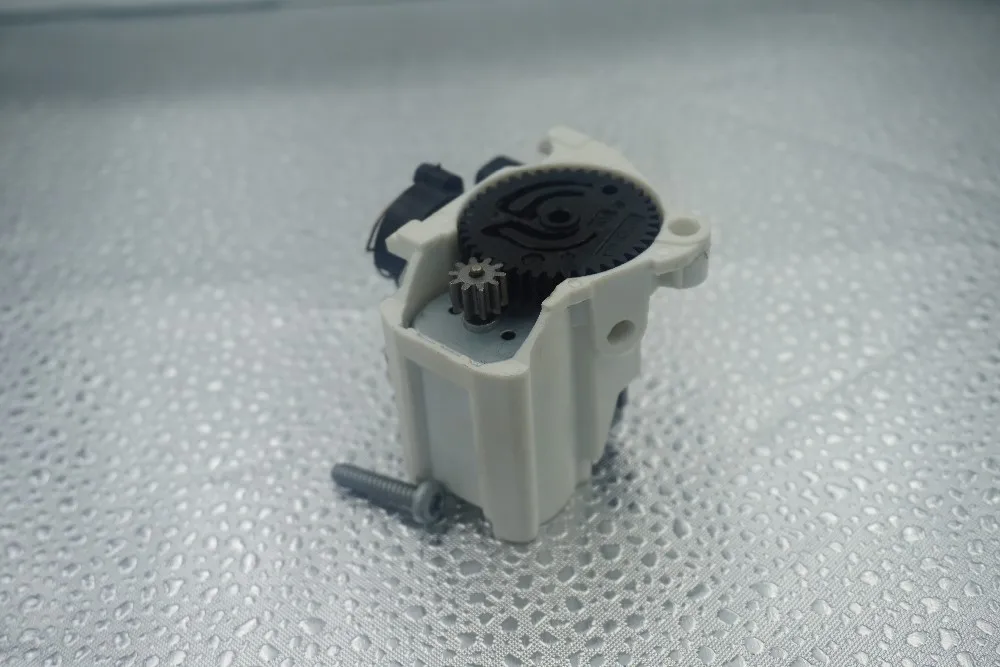 Полностью аналогично оригинальному для RENAULT CLIO 2/SCENIC багажник электродвигатель