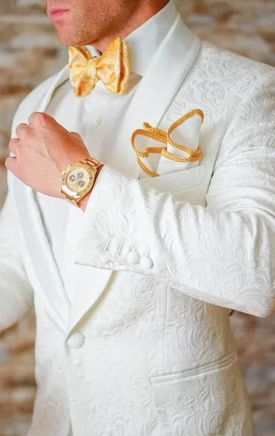New Fashion One Button White Paisley Groom Tuxedos Shawl Lapel Groomsmen Mens Suits Blazers (Jacket+Pants+Tie) W:783