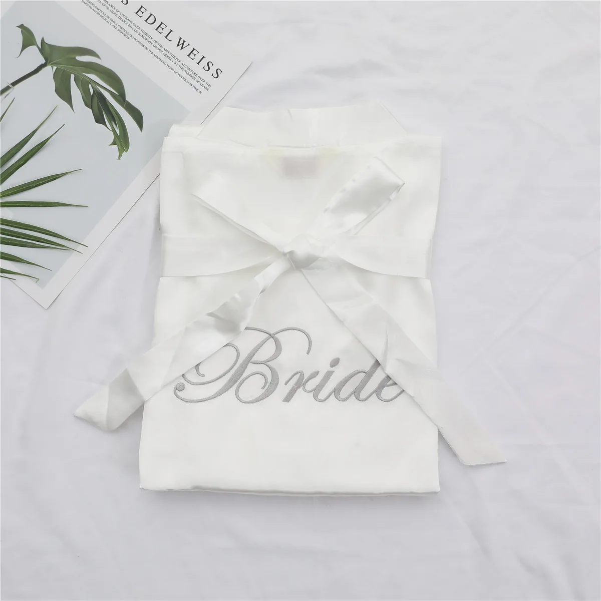 White Bride Grey/Navy Blue Wedding Embroided Bride Bridesmaid Robe Satin Rayon Bathrobe Nightgown For Women Kimono Maid of Honor robe - Цвет: White Bride