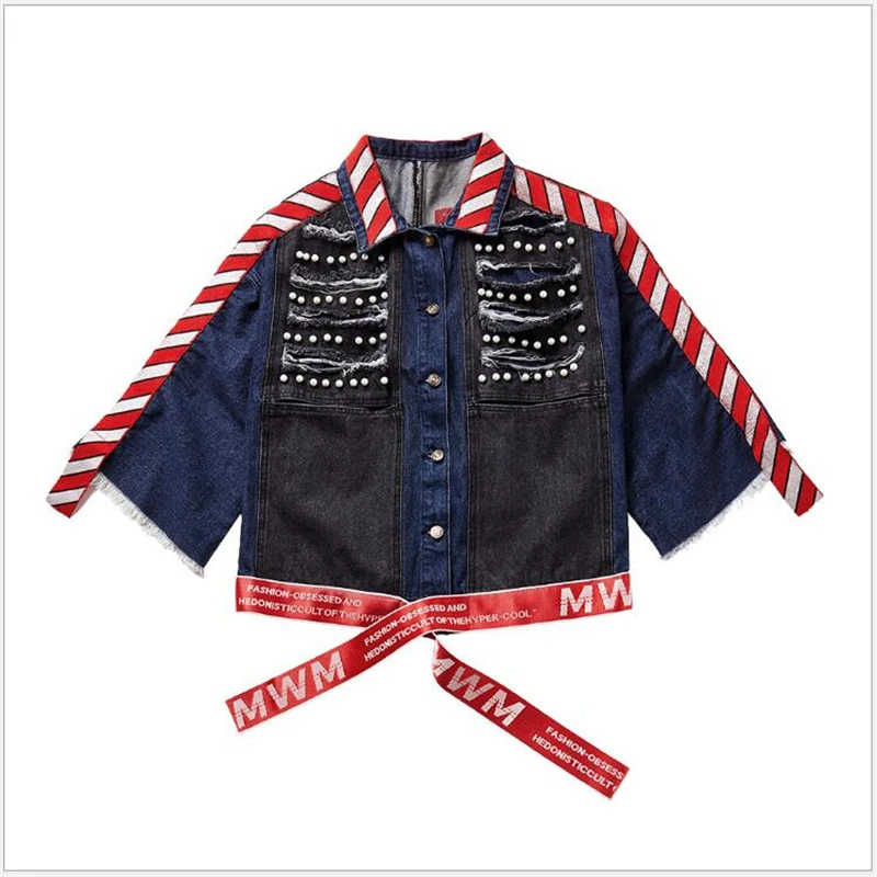 Женская джинсовая куртка свободная с вышивкой и жемчужинами на весну осень