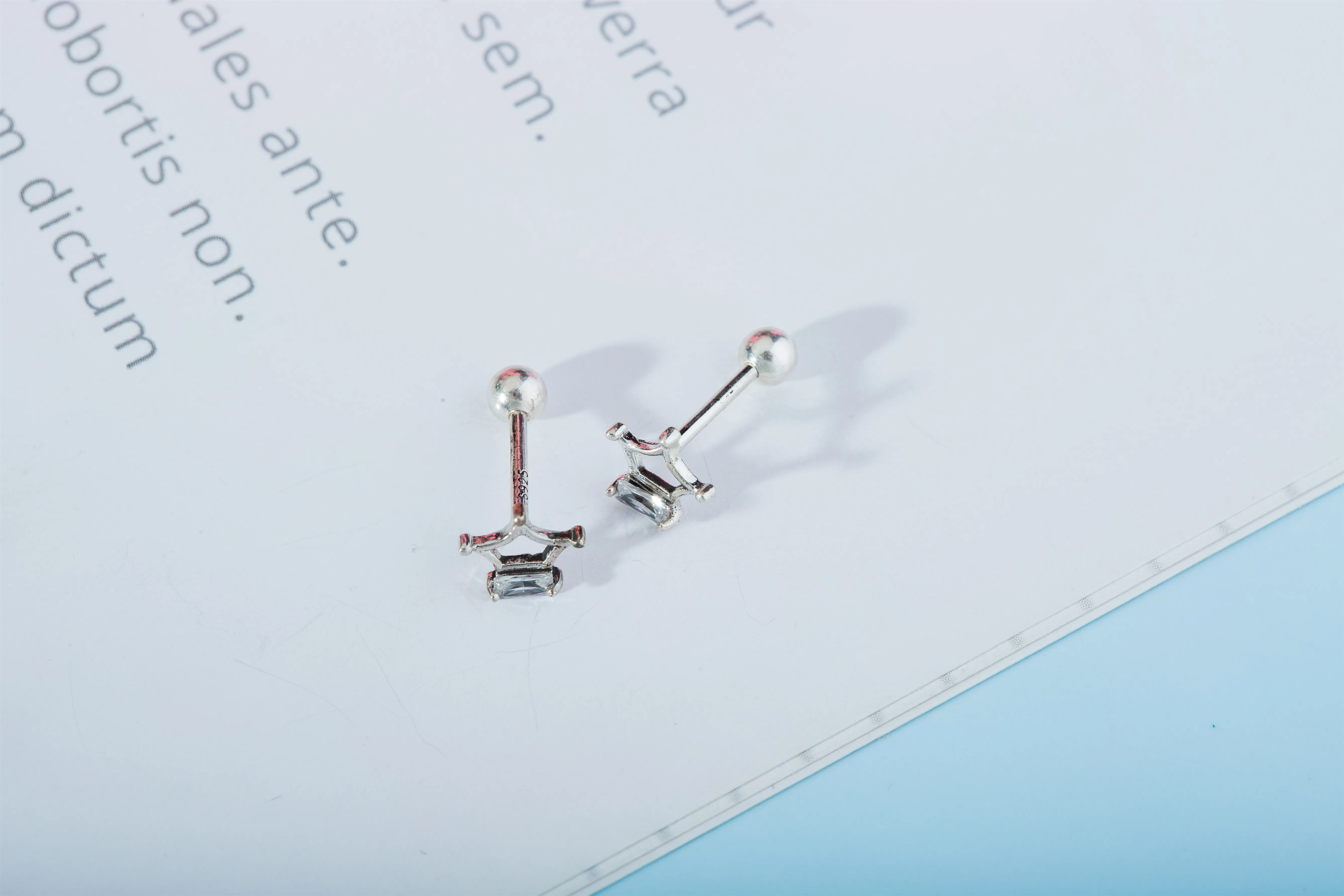 Ms. Jewelry Серьги стерлинговые серебряные 925 нежные королевские короны Дизайн В июня