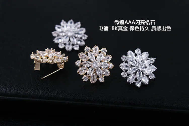 CINDY XIANG Cubic Zirconia Flower Brooches For Women And Men Unisex Wedding Coat Pin Copper Material Fashion Jewelry New Arrival
