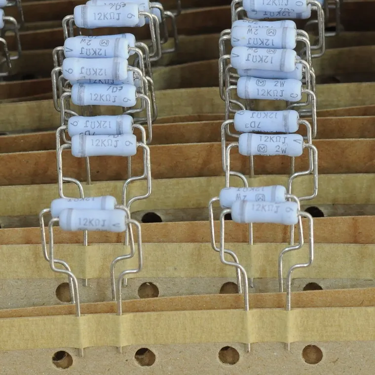 

Original new 100% 2W 12K fever resistance J gear 5% (Inductor)