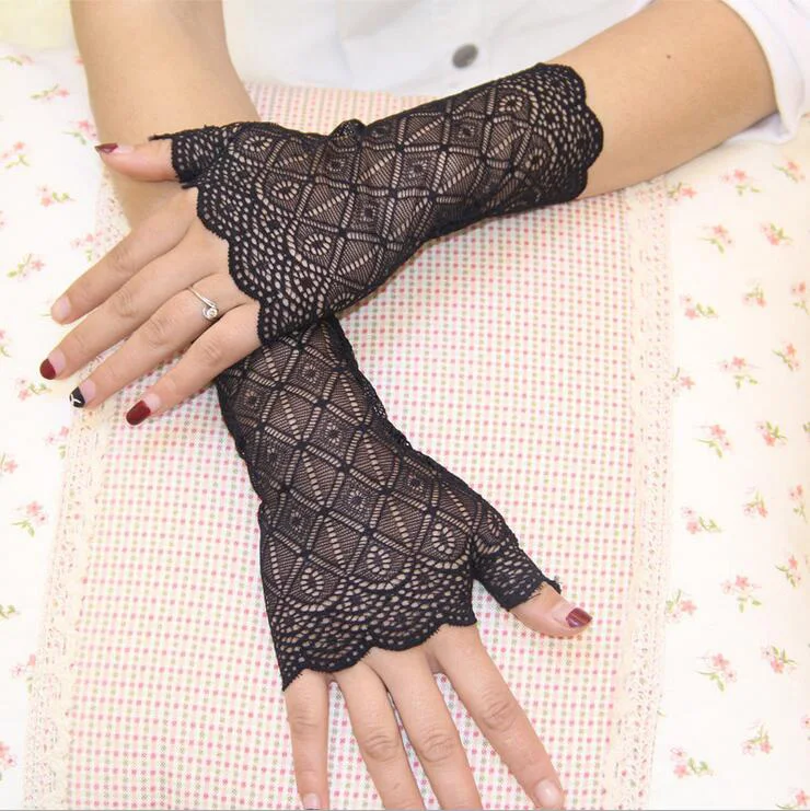 Black 2 Модные сексуальные летние женские солнцезащитные короткие кружевные перчатки с открытыми пальцами, женские перчатки для вождения с розами без пальцев C8 - Цвет: Black 2