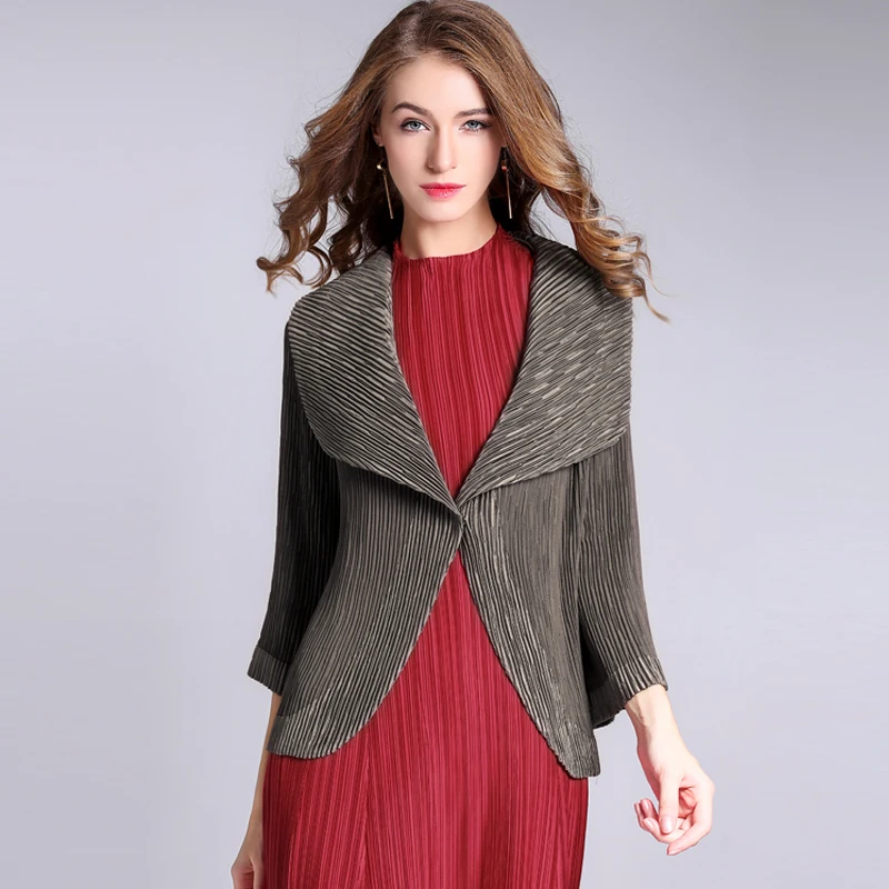 Женское Плиссированное пальто Changpleat черное серое эластичные короткие куртки