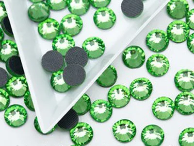 Peridot Стразы горячей фиксации, железные Стразы для одежды, дизайн ногтей, высокое качество, SS6 SS10 SS16 SS20 SS30, стекло, кристалл AB, горячая фиксация камня - Цвет: Peridot
