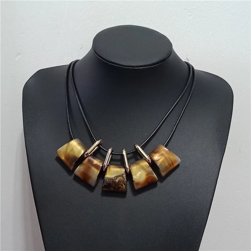 Ожерелье чокер с кулоном женское длинное ожерелье из черной кожи пластиковым