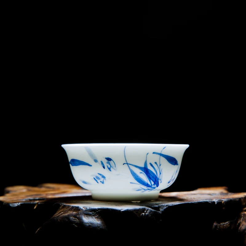 

2Pcs/Lot Jingdezhen Tea Cup Chinese Kung Fu Tea Set Blue and White Porcelain Teacup Ceramic Small Bowl Cup Tourism Teaware Gift