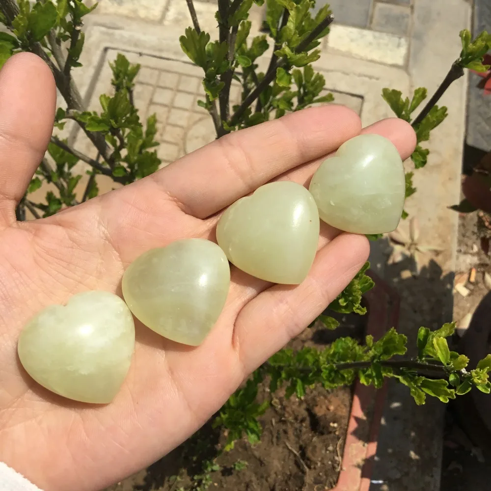 

Натуральные камни из яшмы, полированные камни в форме сердца