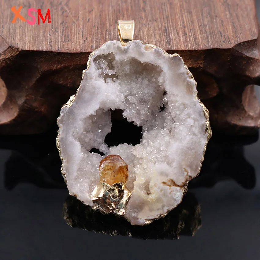 

xinshangmie Light Gold Color Natural Irregular Onyx Crystal Geode Slice Pendant Inlay Yellow Crystal Women Charms Jewelry Making