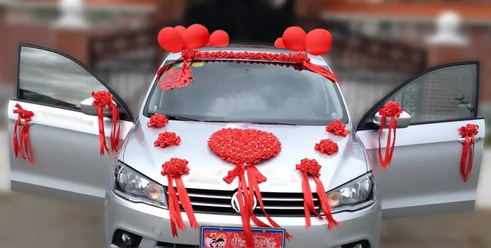 Простые декоративные цветы в форме сердца розы для свадебного автомобиля