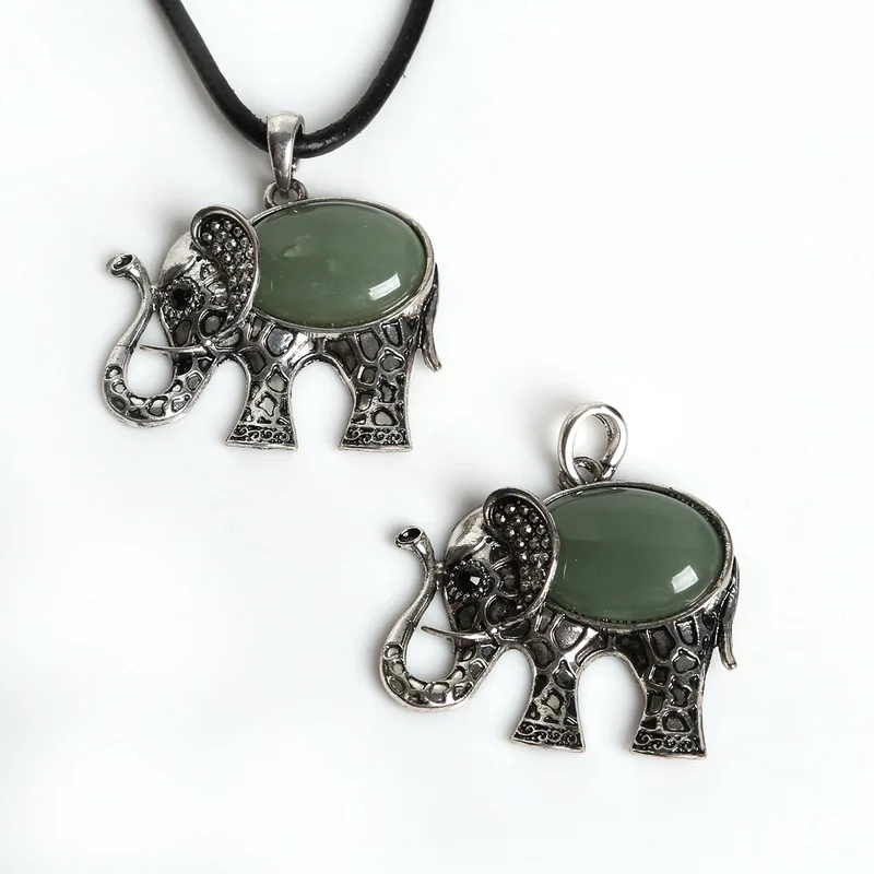 Ожерелье в виде слона с камнем винтажное покрытое античным серебром 44x48 мм 1 шт.