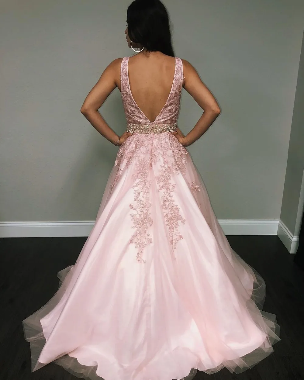 

Pink Prom Dresses A Line Lace Appliques Sexy V Neck Tulle Beading Sash Formal Evening Gown abiye Long Gala Party Gowns