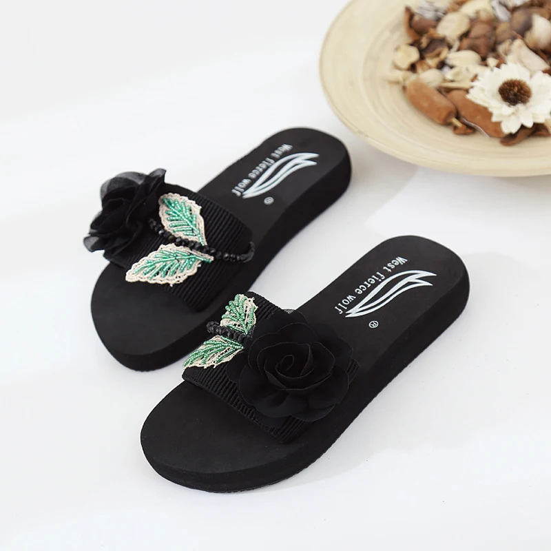 Новейшая модель женские Вьетнамки модные дизайнерские шлепанцы с цветочным