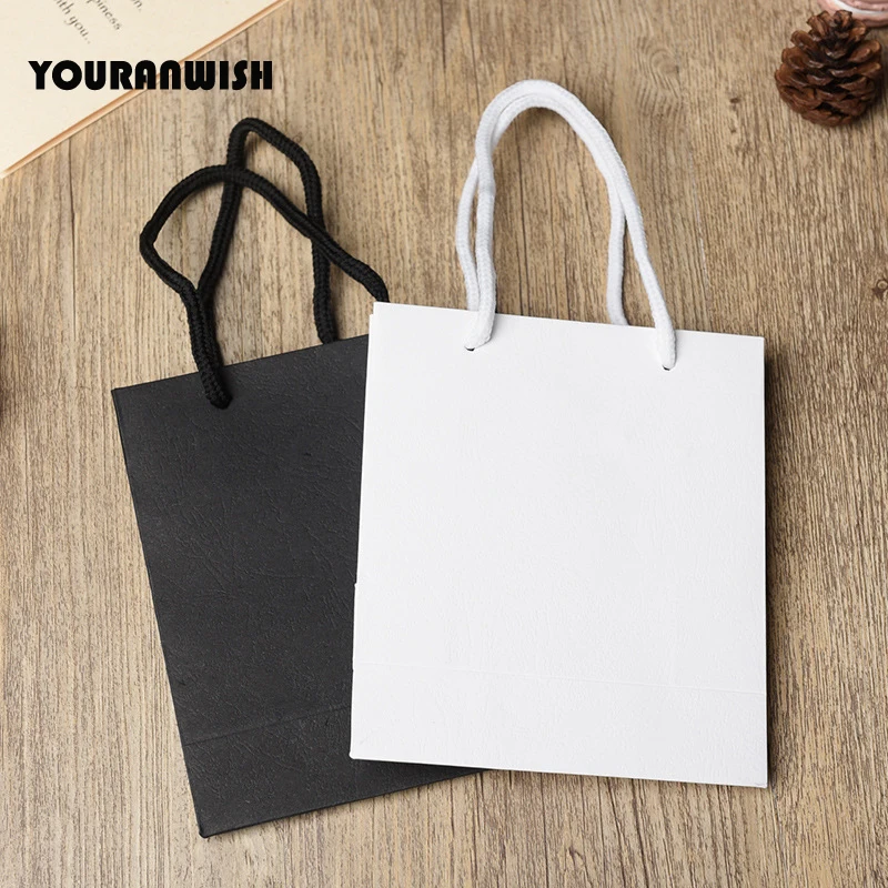 

20pcs/lot White Black High Quality Simple Paper Gift Bag Kraft Paper Candy Box With Handle Wedding Birthday Party Gift Package B