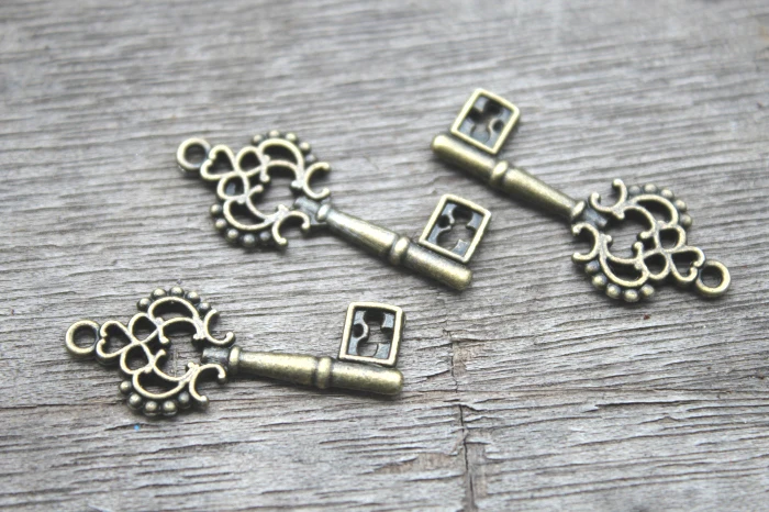 40 шт Брелоки для ключей античный бронзовый Прекрасный мини филигранный цветок