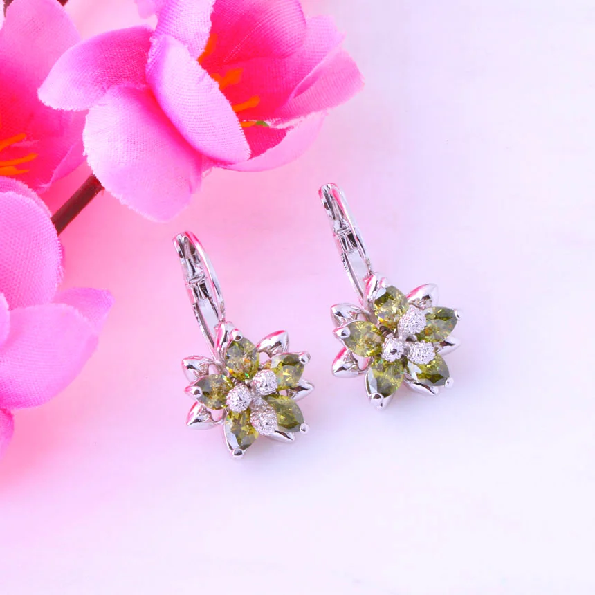 Любовный монолог великолепные зеленые серьги кольца с цветком Перидот