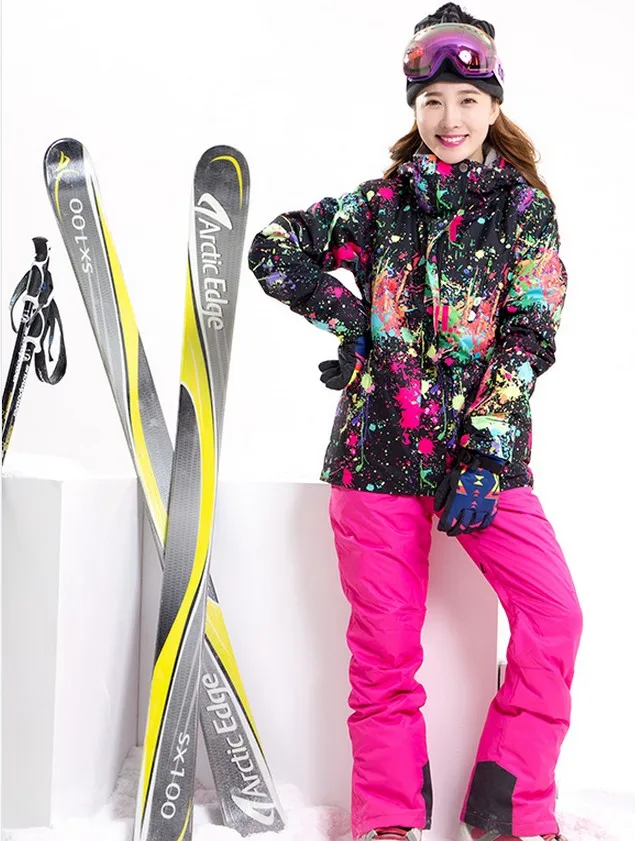 

Women Waterproof 10K Ski Suit Female Riding Climbing Skiwear Black Graffiti Jacket And Rose Red Suspender Pants Set