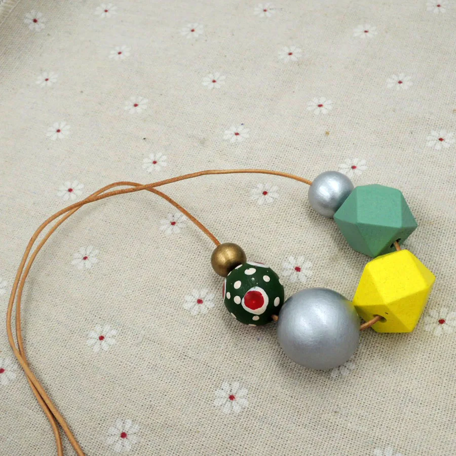 Геометрическое ожерелье с деревянными бусинами ручная роспись деревянное