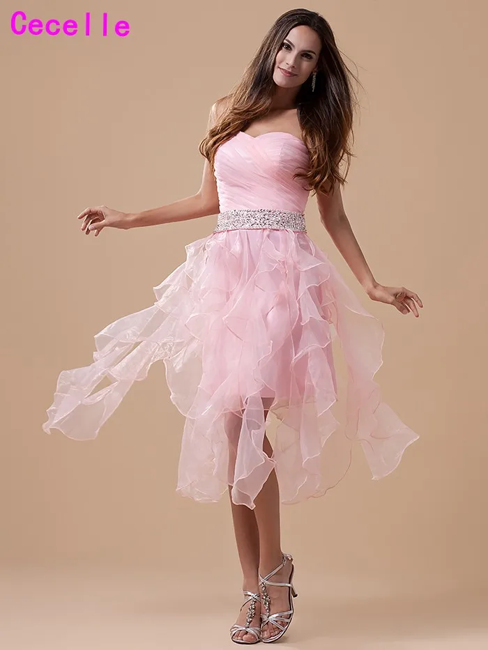 Розовый Высокий Низкий платья для выпускного вечера Короткие Милая оборка из