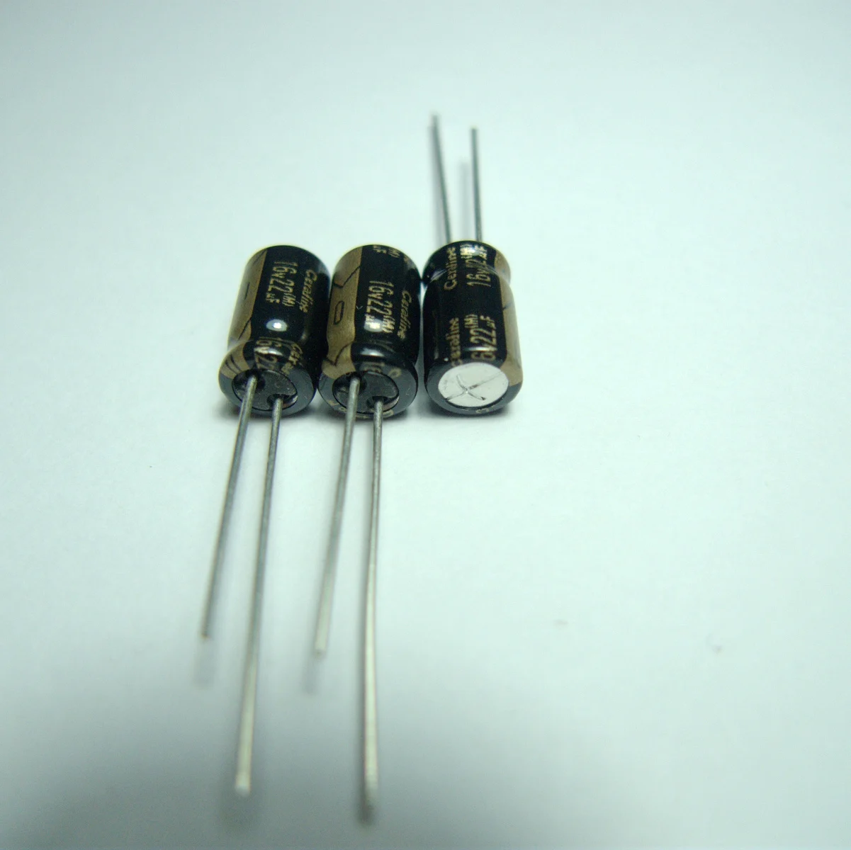 

20pcs/50pc New ELNA Cerafine 16v22uf copper audio capacitor foot audio super capacitor electrolytic capacitors free shipping