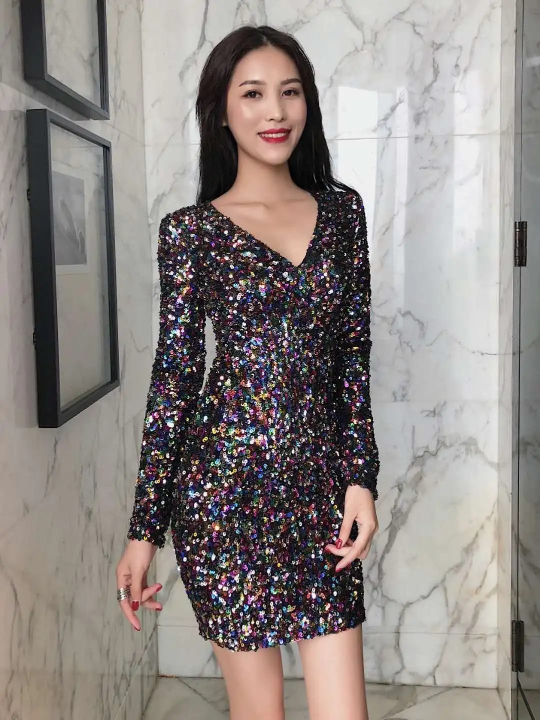 Женское вечернее платье с v-образным вырезом расшитое блестками Бандажное