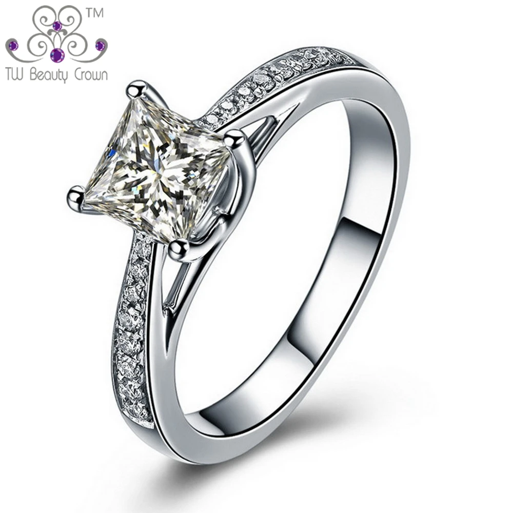 

Женское кольцо из серебра 925 пробы с фианитом, 1 шт.