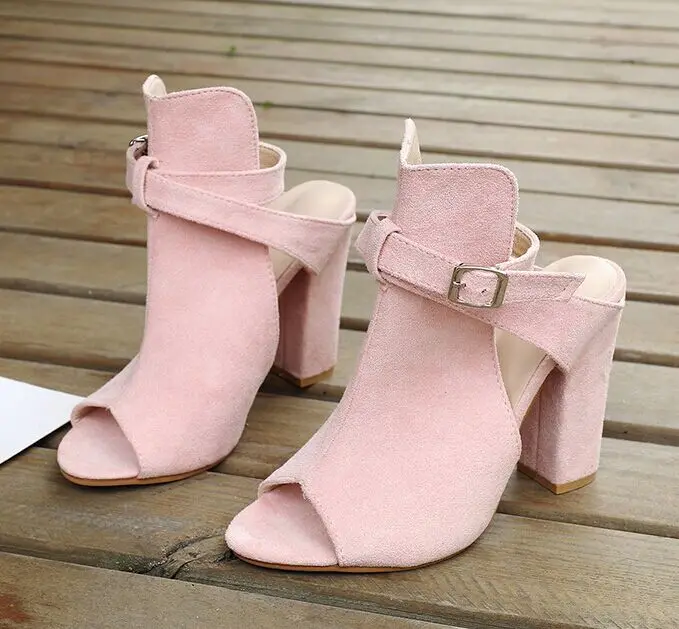 Женские босоножки на очень высоком каблуке с открытым носком в европейском и