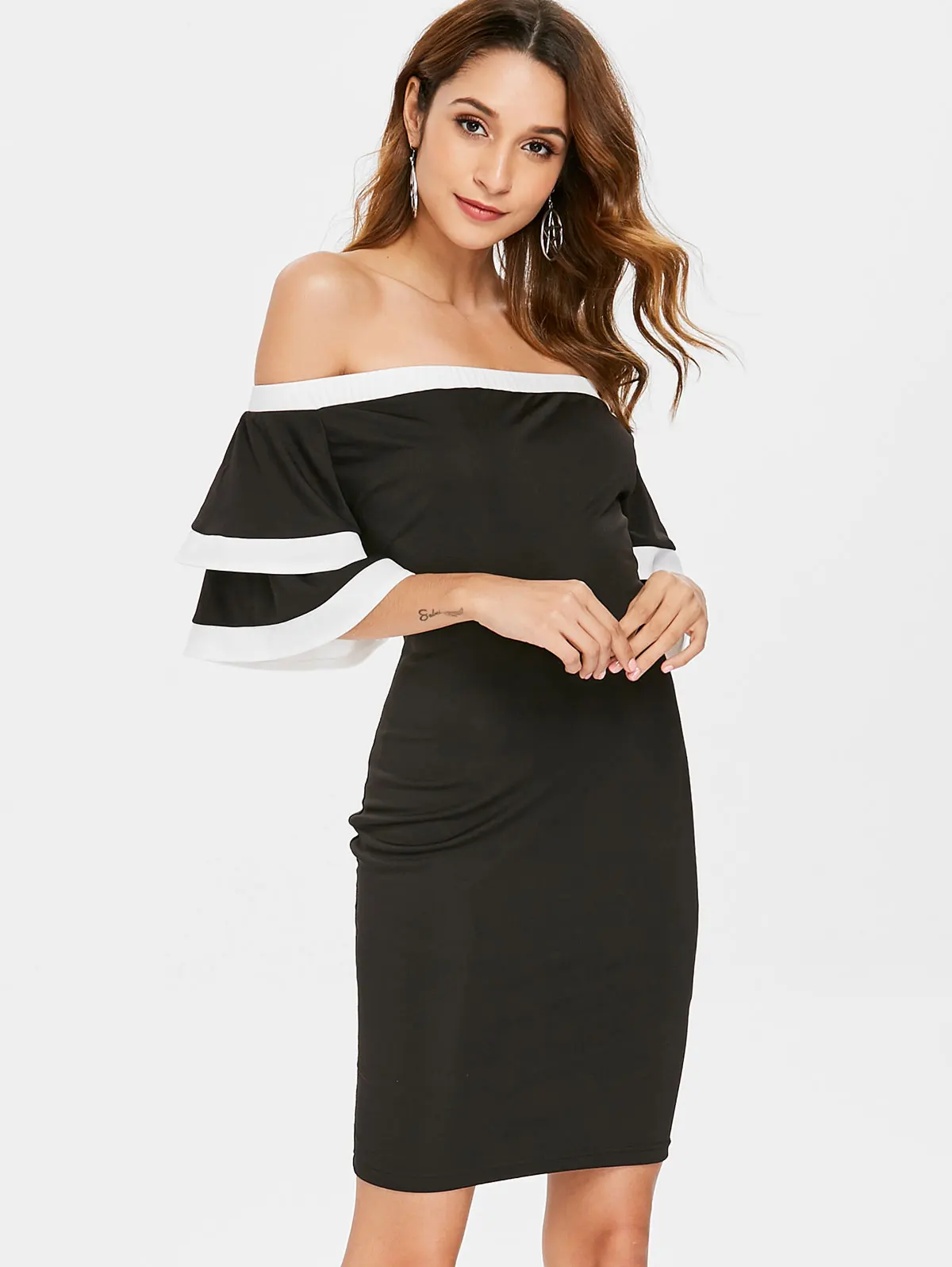 VESTLINDA облегающее платье с открытыми плечами и расширяющимся книзу рукавом черное