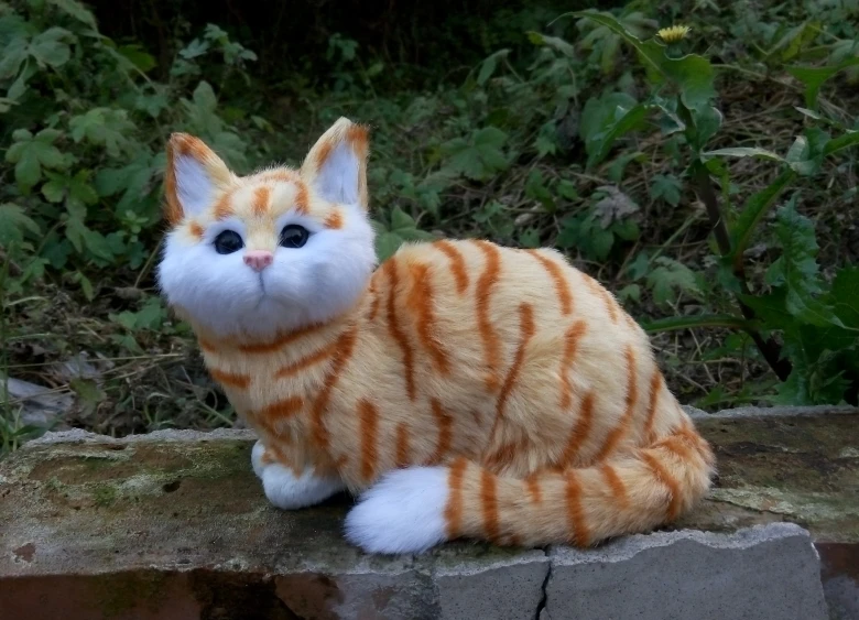 

Новая игрушка для кошек из полиэтилена и пуха в желтую полоску, модель милого кота, подарок, около 21x24,5 см, 1573