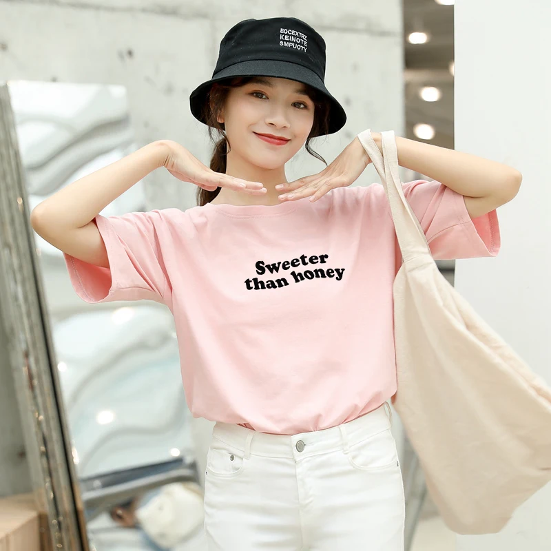 Футболка женская хлопковая с надписью Sweeter Than Honey Повседневная Уличная одежда в