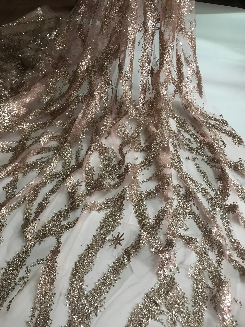 

Розовое золото ручная печать порошок склеенный Блестящий тюль Африканский индийский чистая кружевная ткань для нигерийской свадьбы