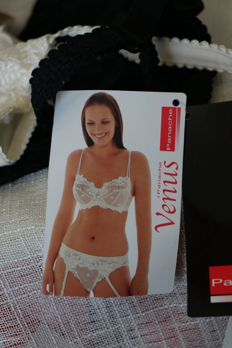 Бесплатная доставка Венера Черный Белый Вышивка плюс размер кружевное