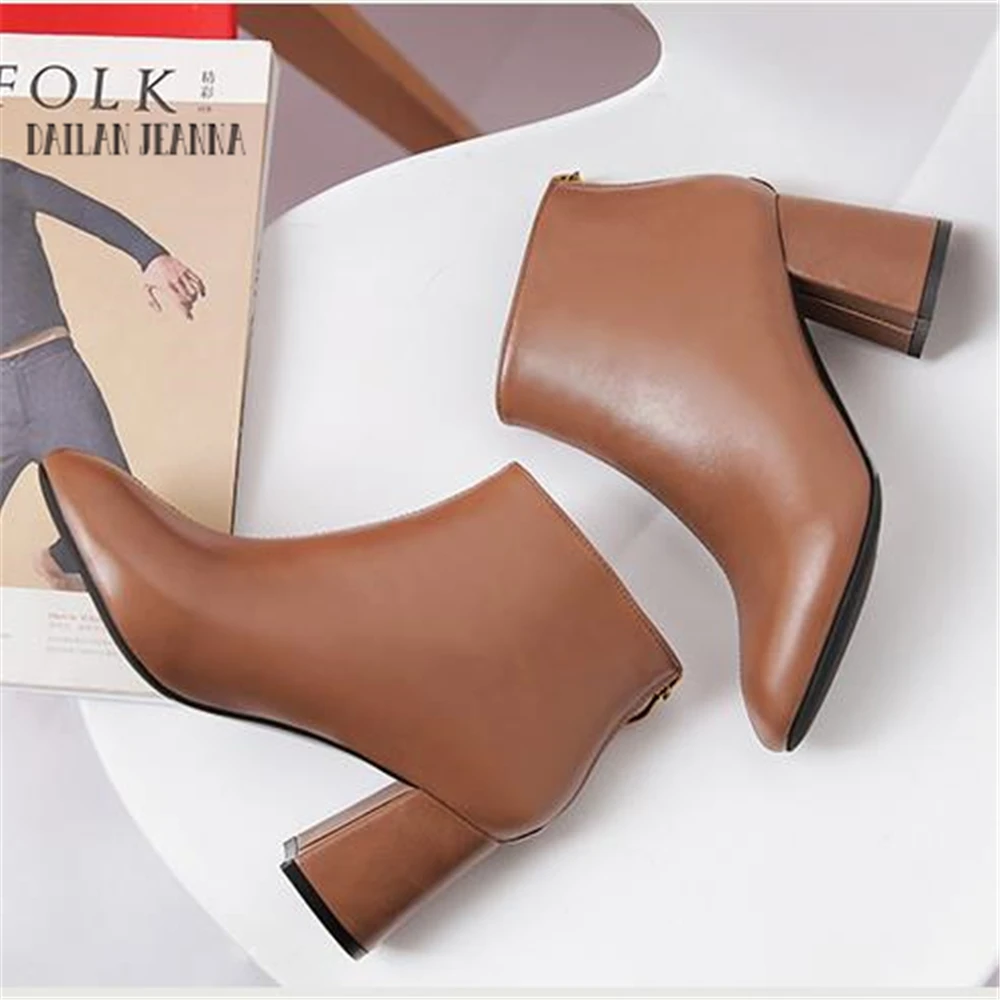 2018 г. Новые женские ботинки в Корейском стиле короткие на толстом каблуке с