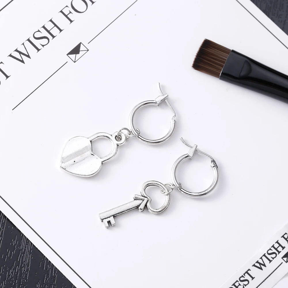 Серьги кольца Асимметричные золотистые/серебристые из металлического