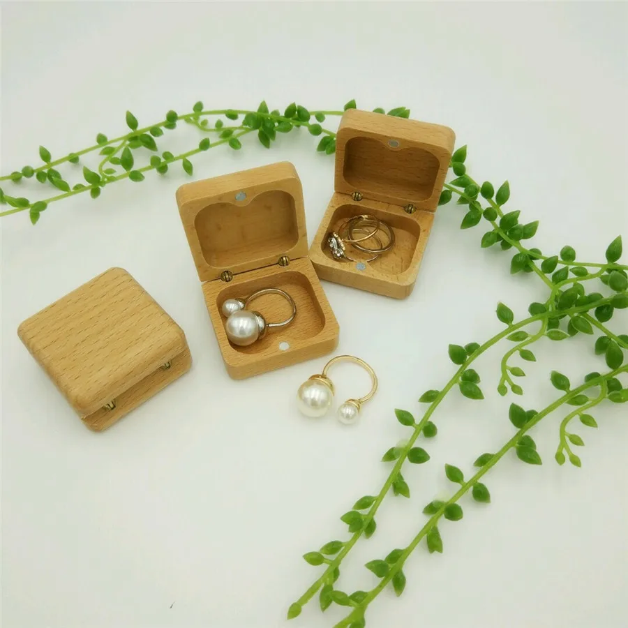 Супермаленькая деревянная подарочная коробка с магнитной крышкой женская