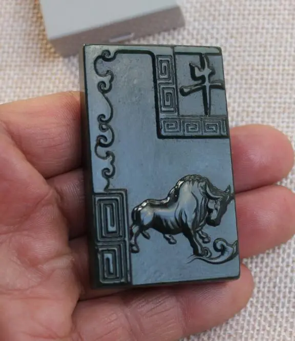 Натуральный Синьцзян Хэтянь темно зеленая стена улица бык кулон и богатство