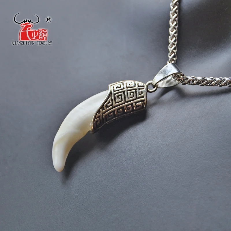 

YX005 Fake wolf Tooth Pendant Necklace Stainless Steel Necklace Vintage Bone Necklace Tibetan Amulet Fangs Choker gift