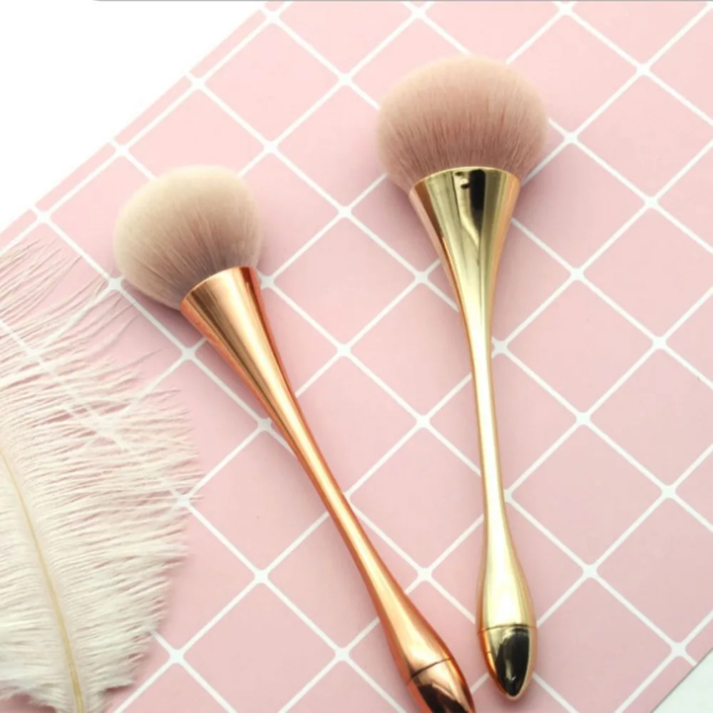 

Small drop waist makeup brush
