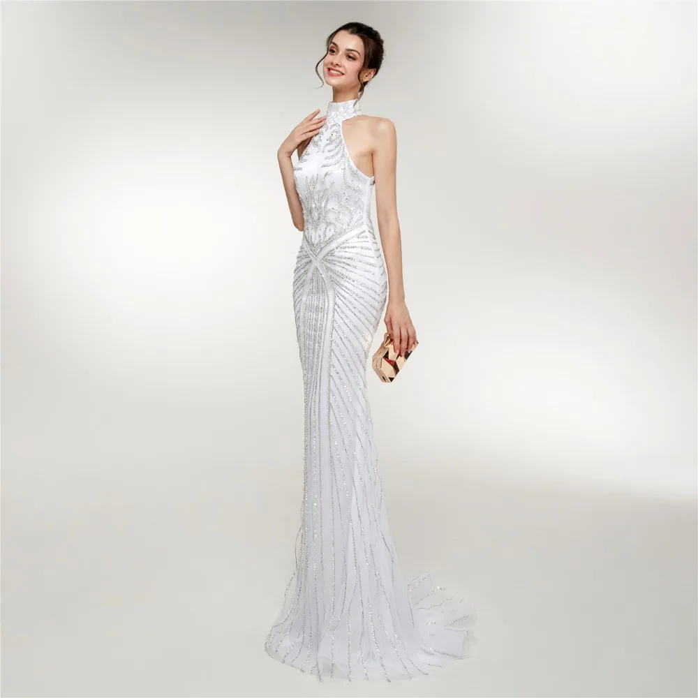 Белое длинное платье Forevergracedress для выпускного бала с высоким воротом и бусинами